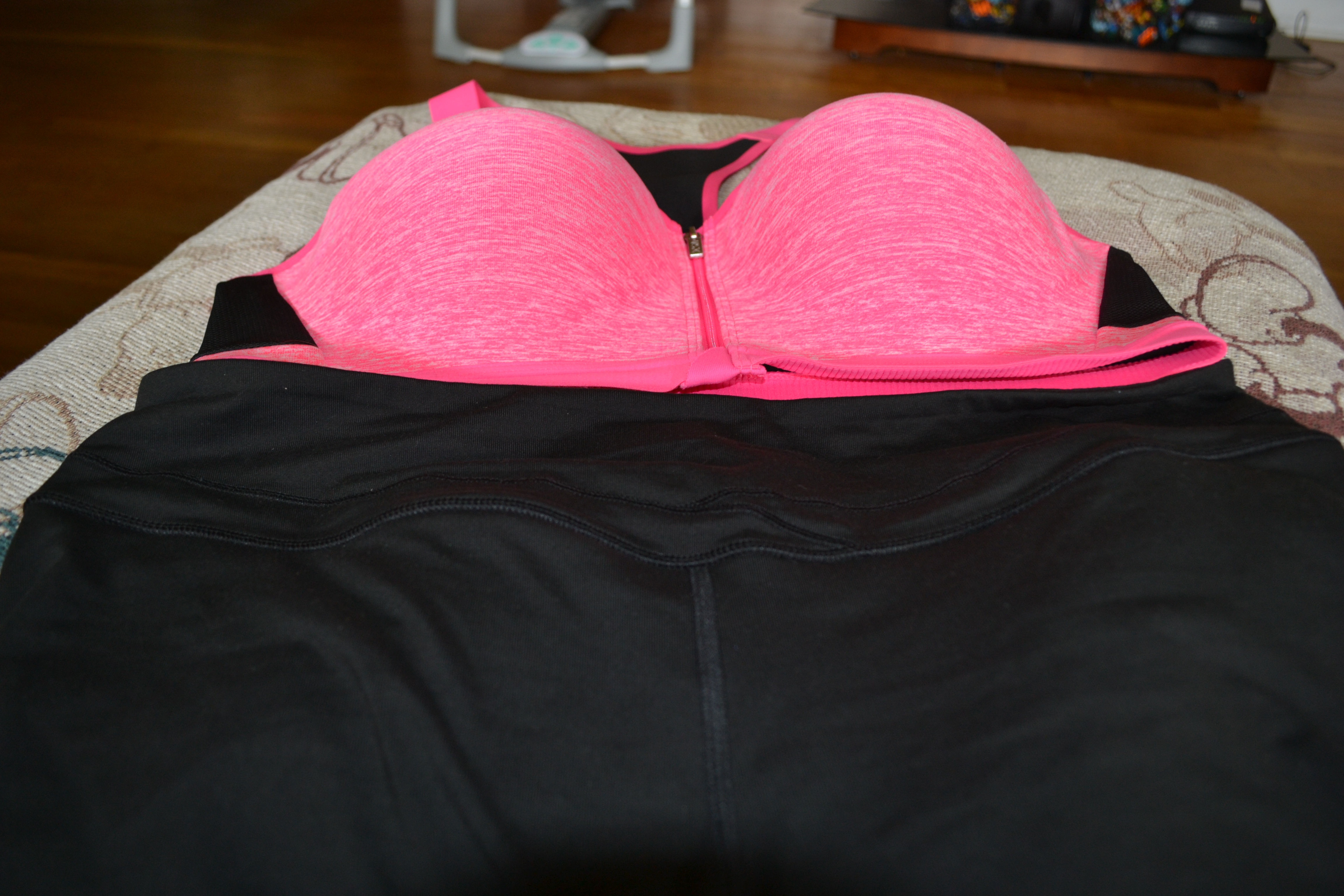 Victoria's Secret VSX Front Zip Sports Bra Pink Black Padded